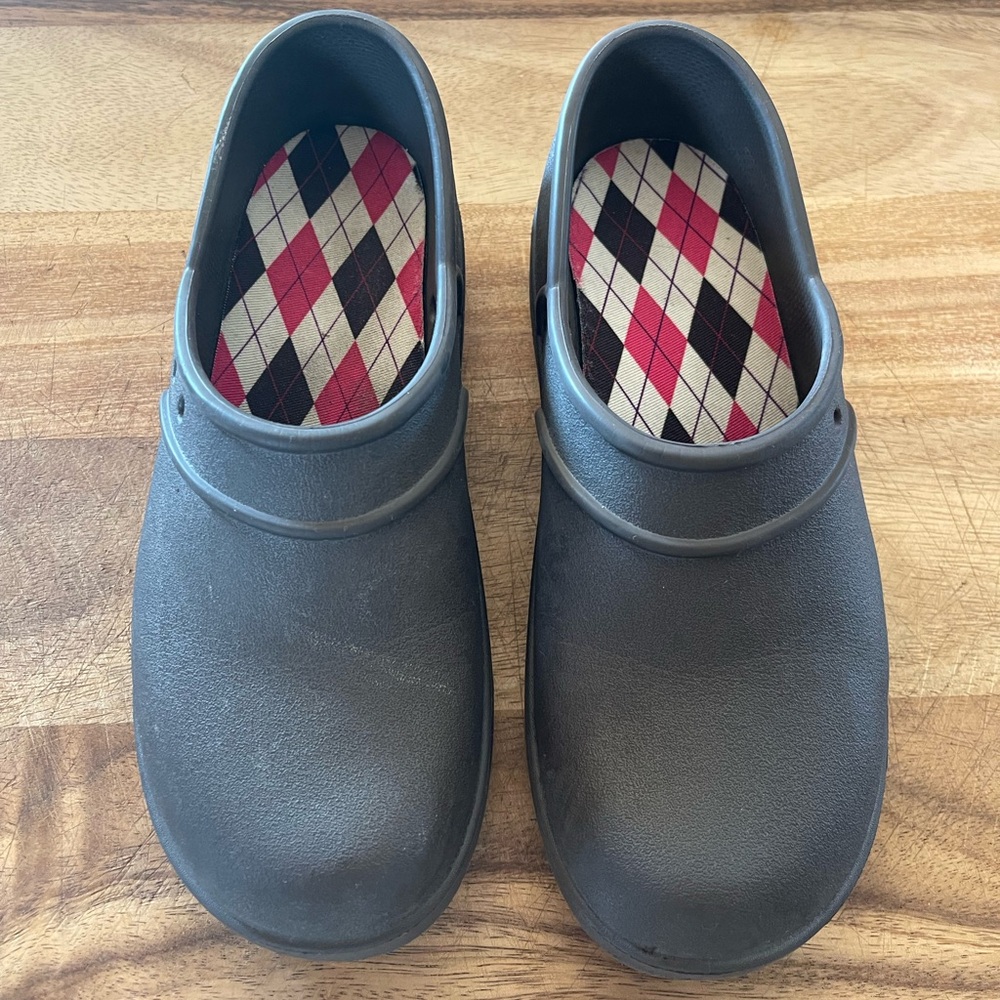 Crocs Brown Slip Resistant Shoes  Slip On Clogs Women's Size 8